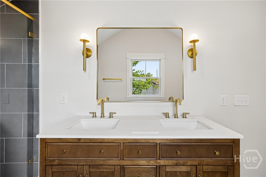 104 W 41st Street Property Photo 25
