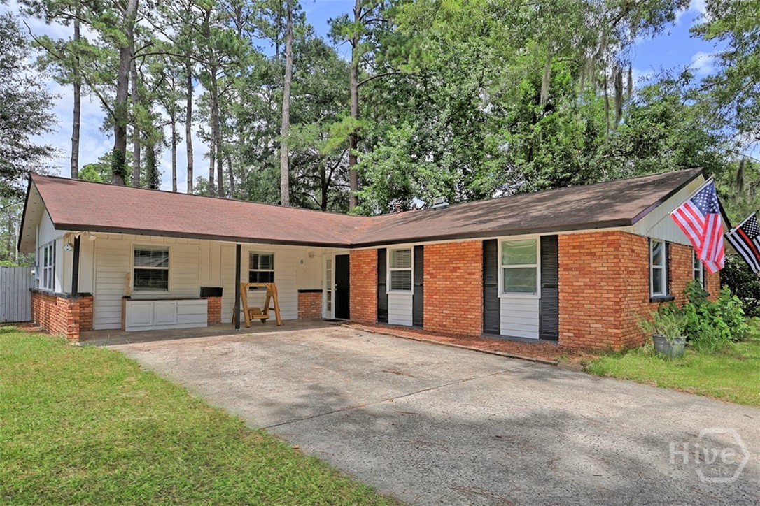 8 Hillyer Drive Property Photo 3
