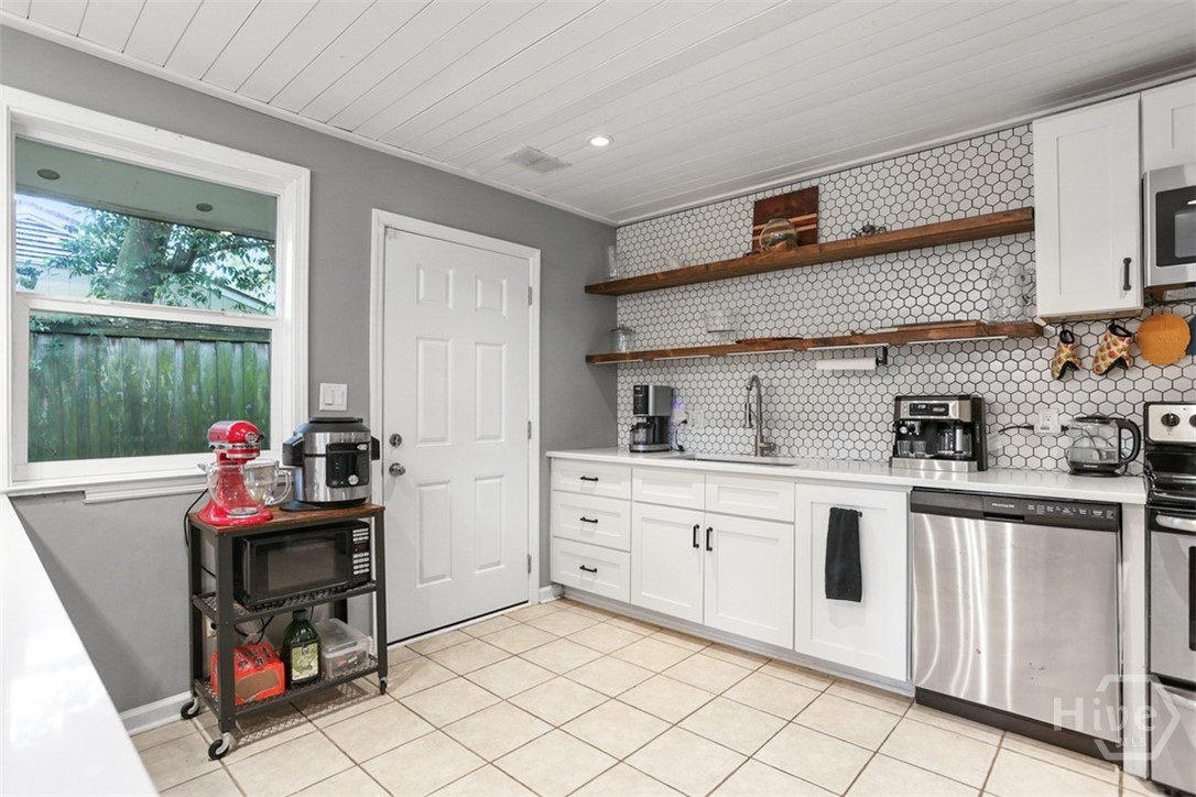 8 Hillyer Drive Property Photo 8