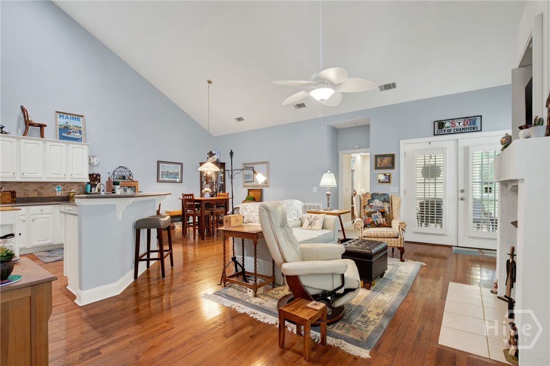 123 Peters Quay Property Photo 4