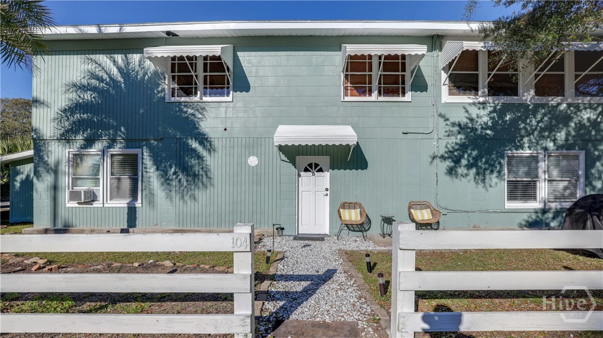 104 18th Street B Property Photo 1