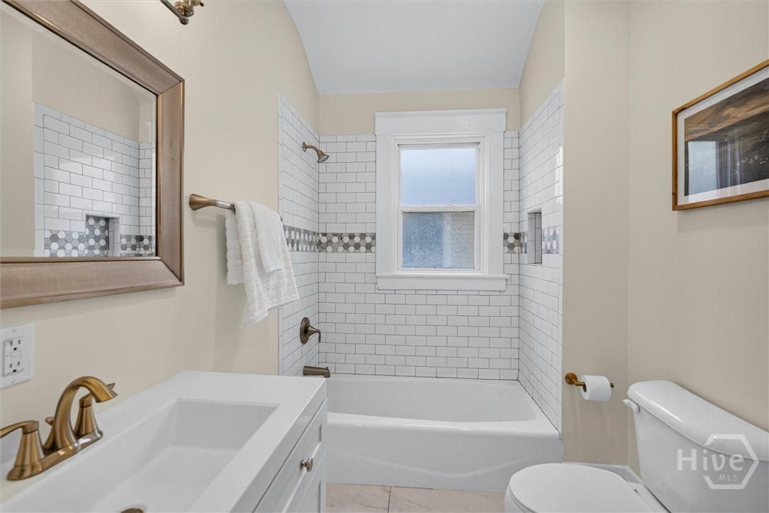 806 E 33rd Street Property Photo 23