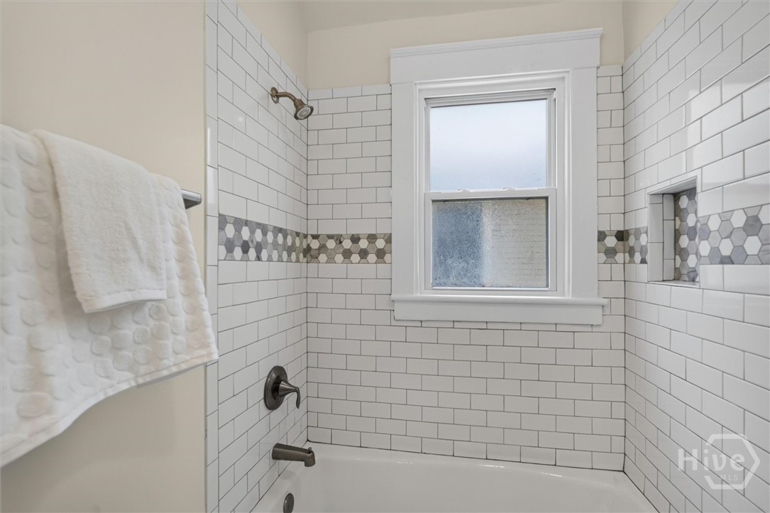 806 E 33rd Street Property Photo 24
