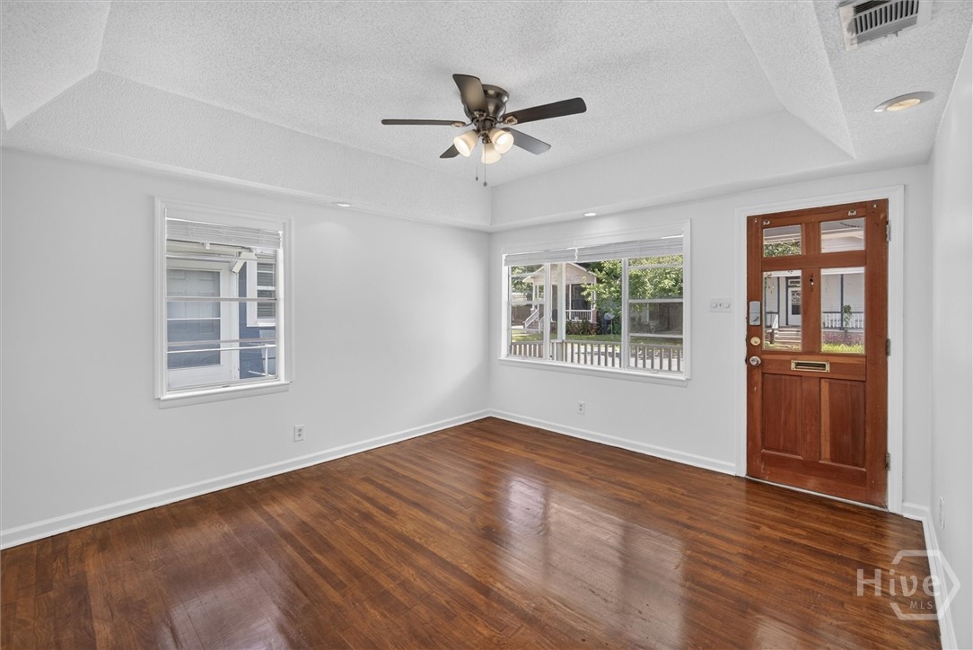 703 E 34th Street Property Photo 2