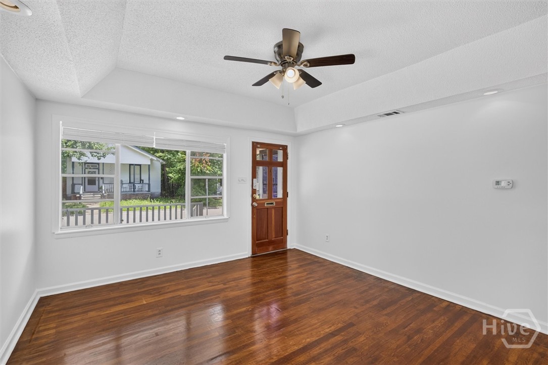 703 E 34th Street Property Photo 3