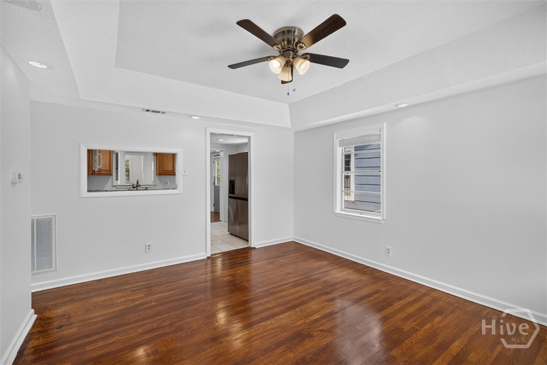 703 E 34th Street Property Photo 4