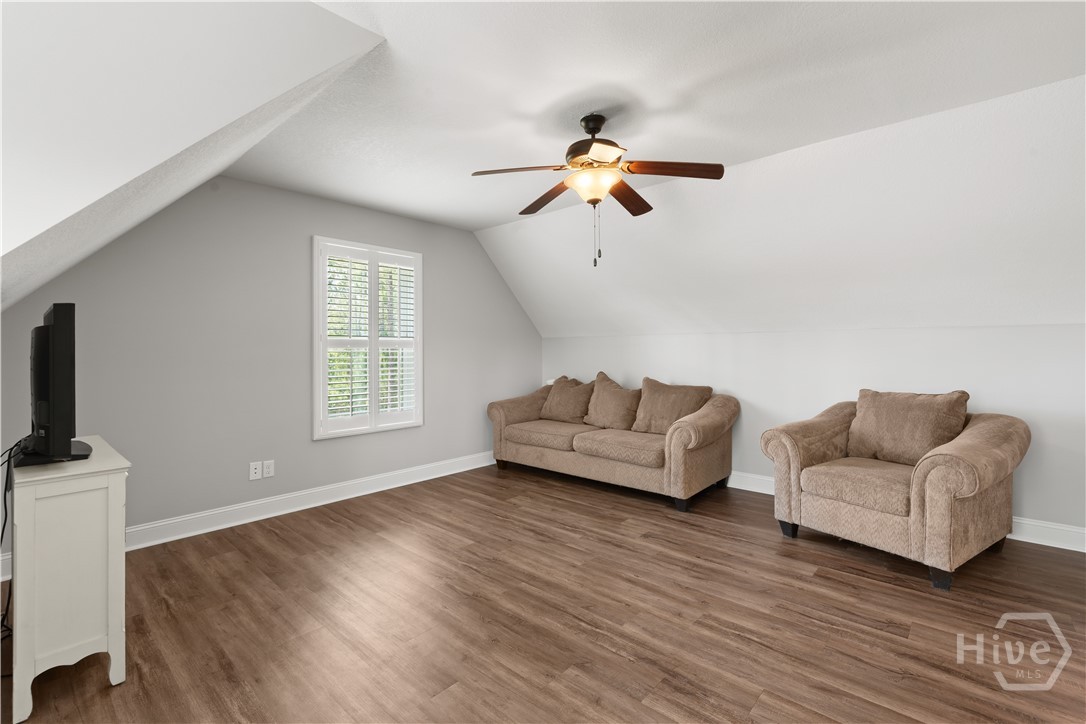 106 Hinterland Trail Property Photo 35
