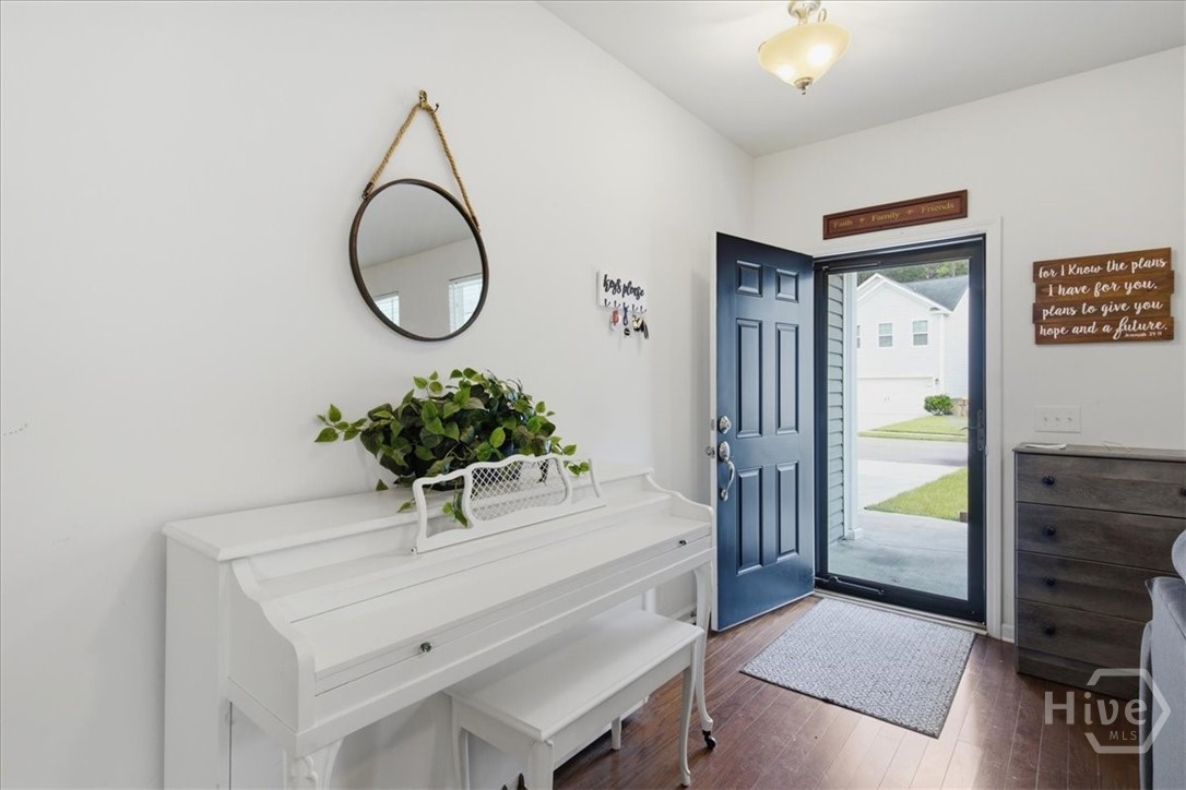 379 Southwilde Way Property Photo 3
