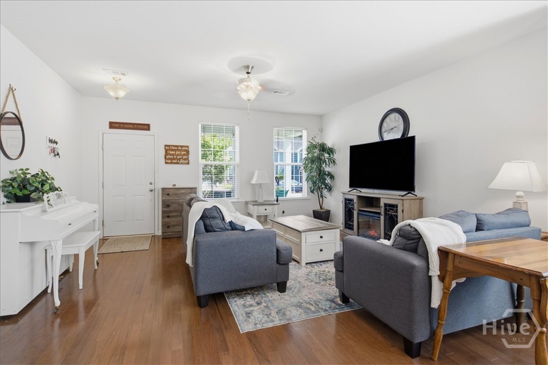 379 Southwilde Way Property Photo 4