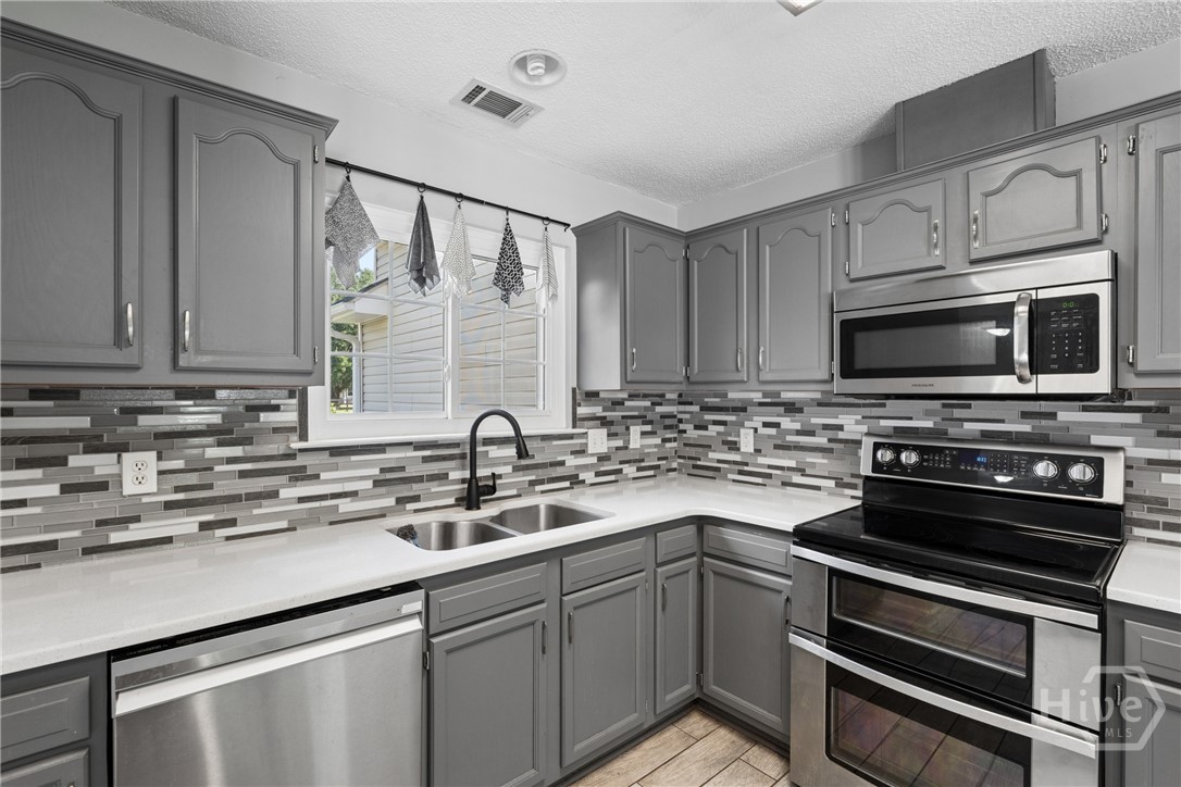 476 Roebling Road Property Photo 11