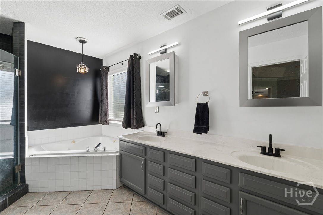 476 Roebling Road Property Photo 14