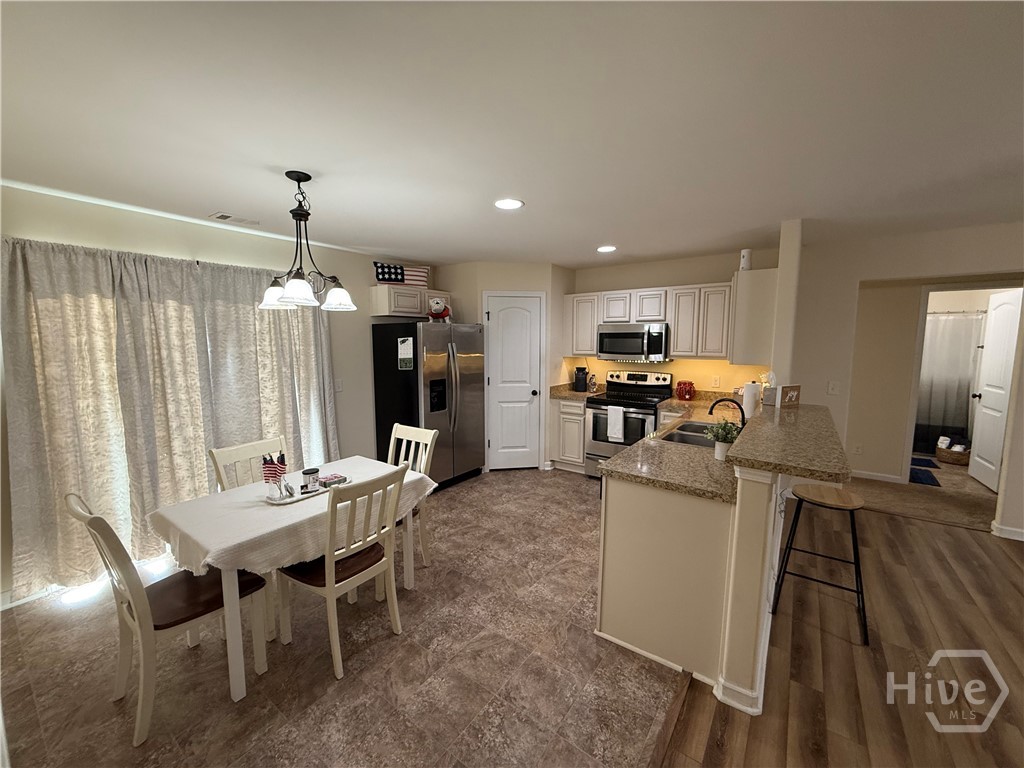 102 Black Pine Drive Property Photo 3