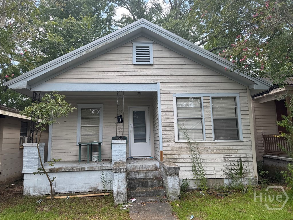 809 W 44th Property Photo 1