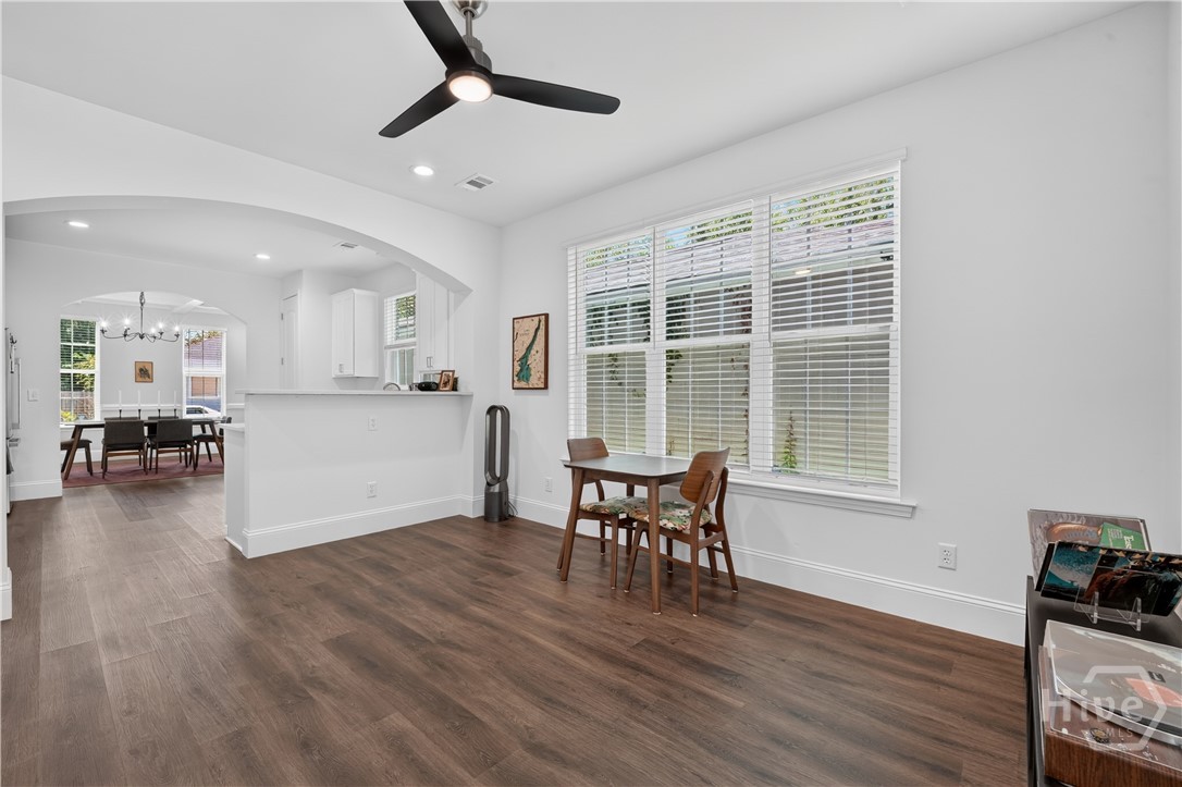 706 W 44th Street Property Photo 10