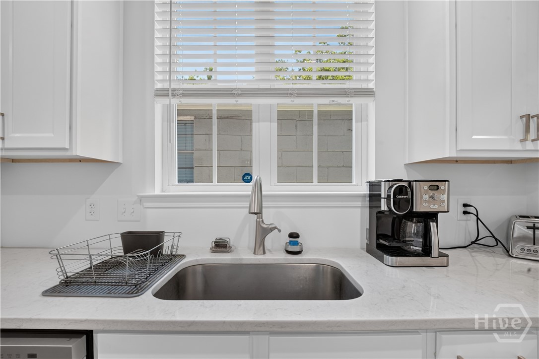706 W 44th Street Property Photo 14