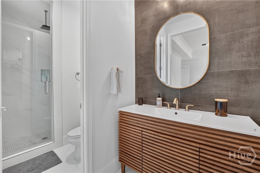 706 W 44th Street Property Photo 24