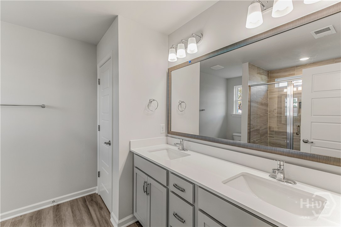 307 Pinebury Road Property Photo 12