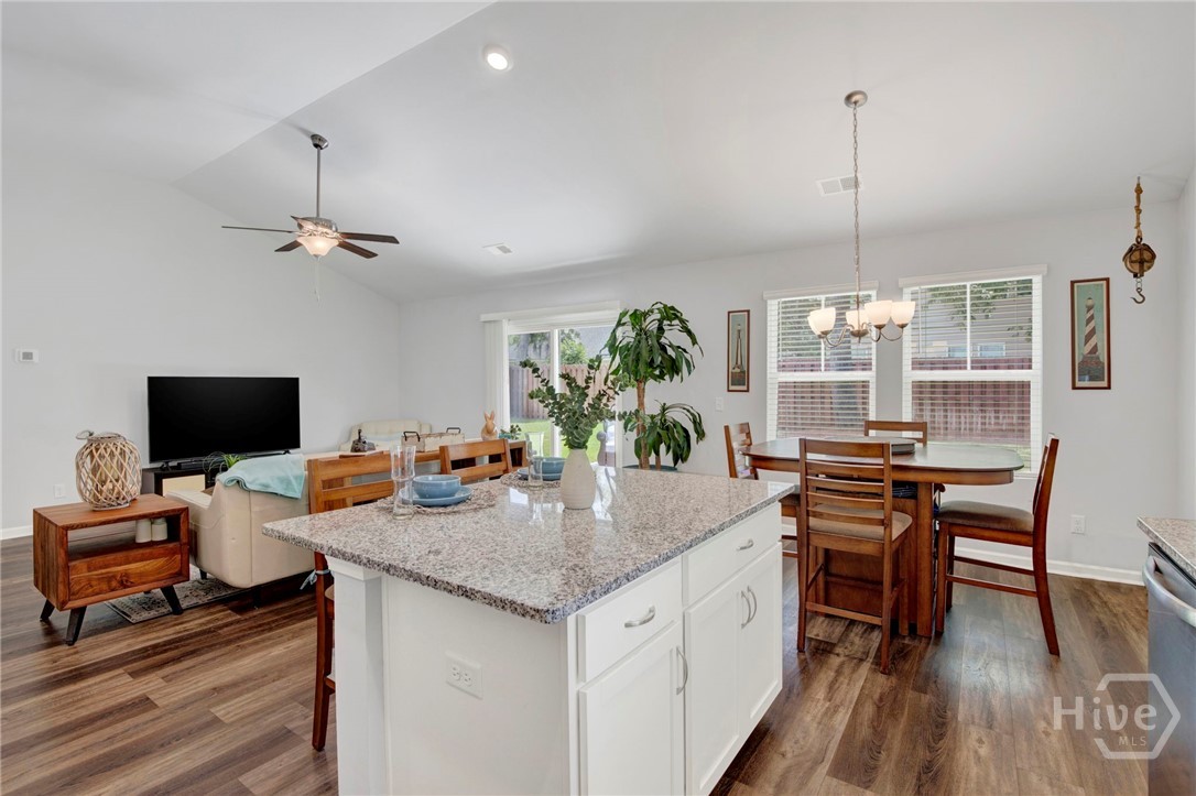 12 Cadre Circle Property Photo 7