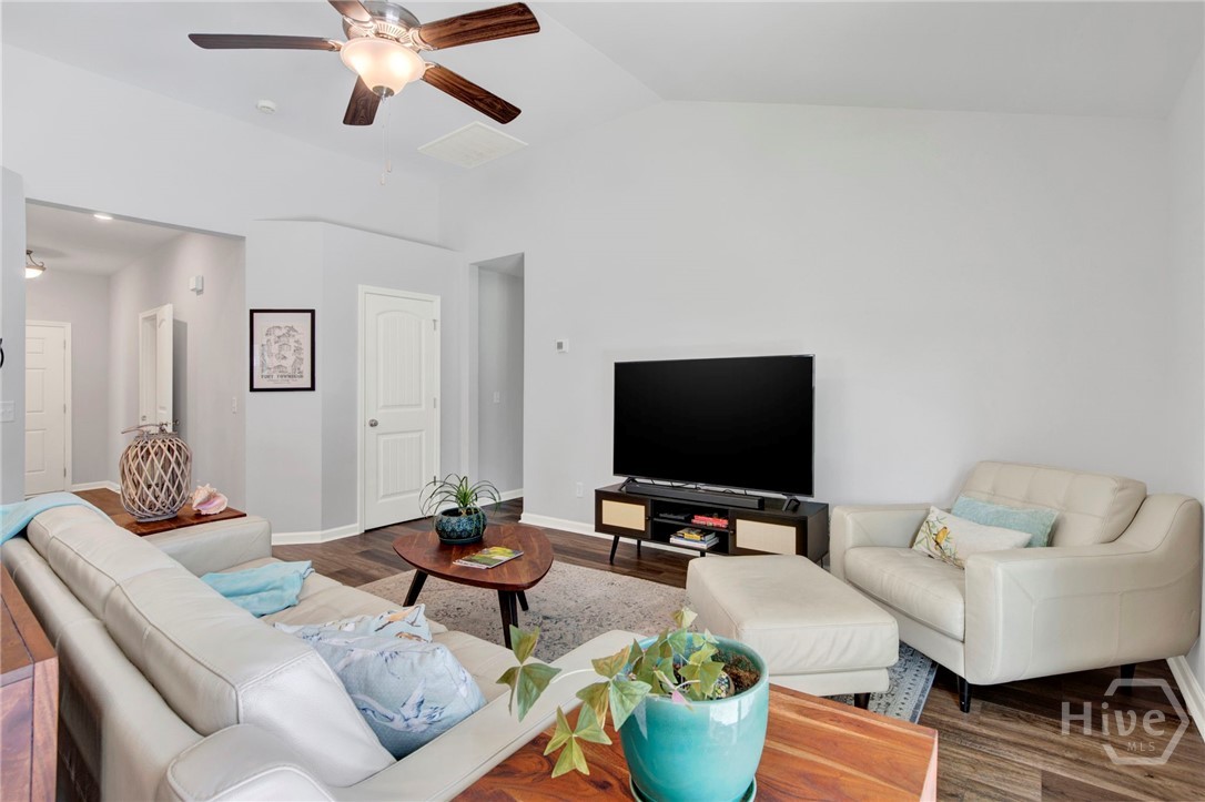 12 Cadre Circle Property Photo 13