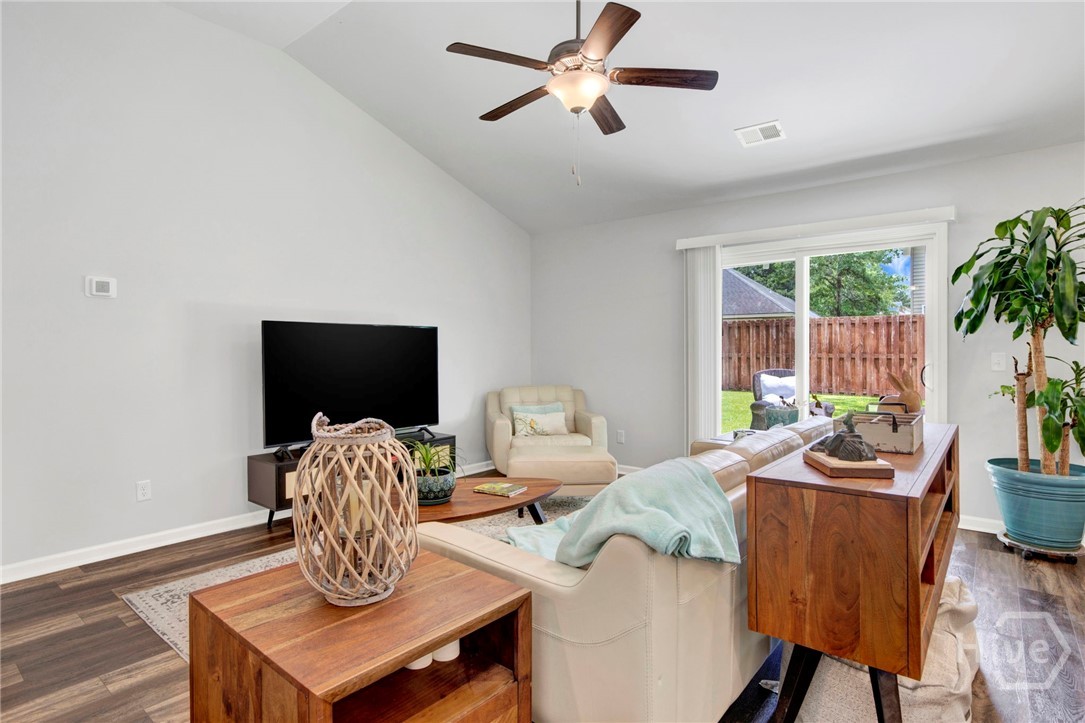 12 Cadre Circle Property Photo 14