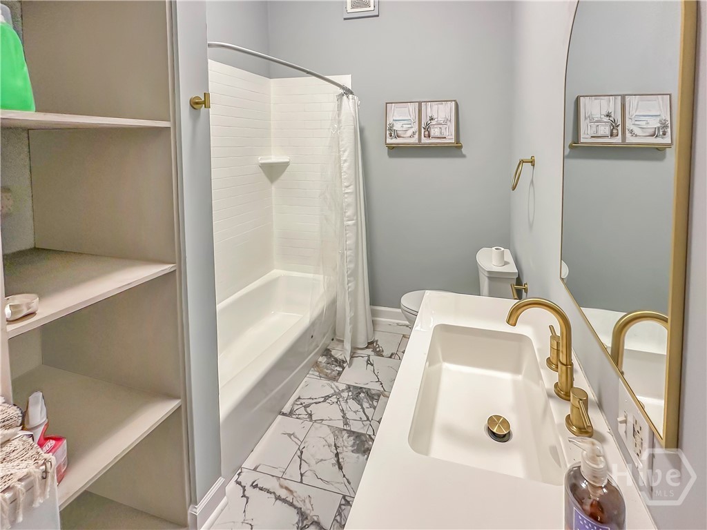 413 E 36th Street Property Photo 12