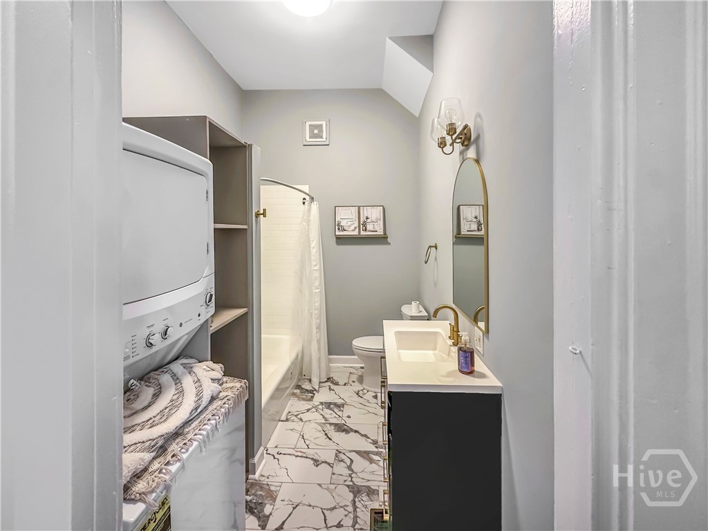 413 E 36th Street Property Photo 13