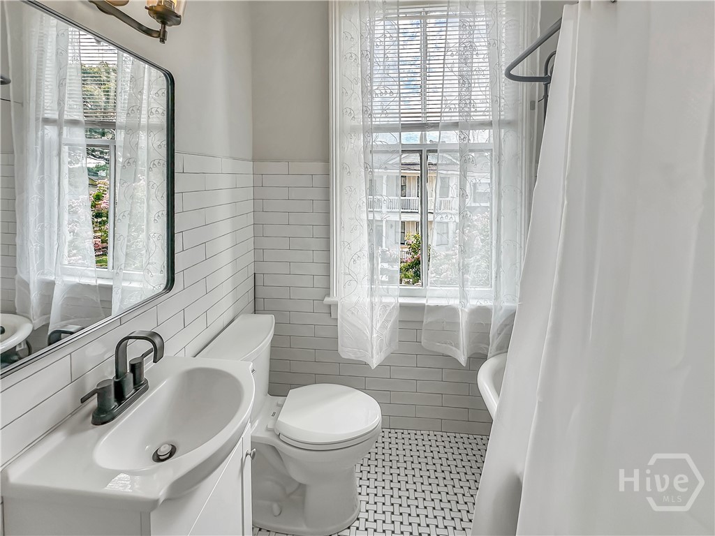 413 E 36th Street Property Photo 14