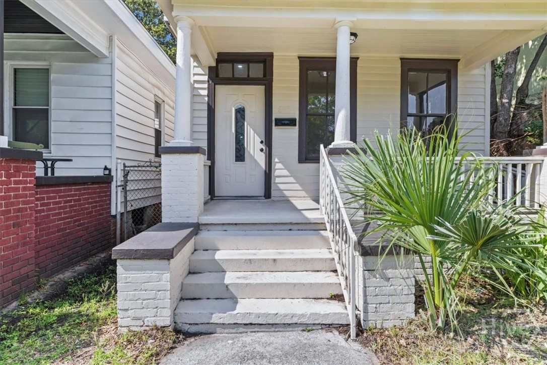 604 W 40th Street Property Photo 2
