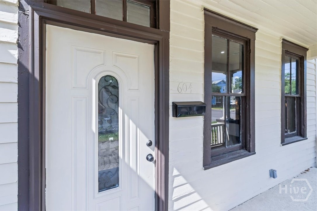 604 W 40th Street Property Photo 4