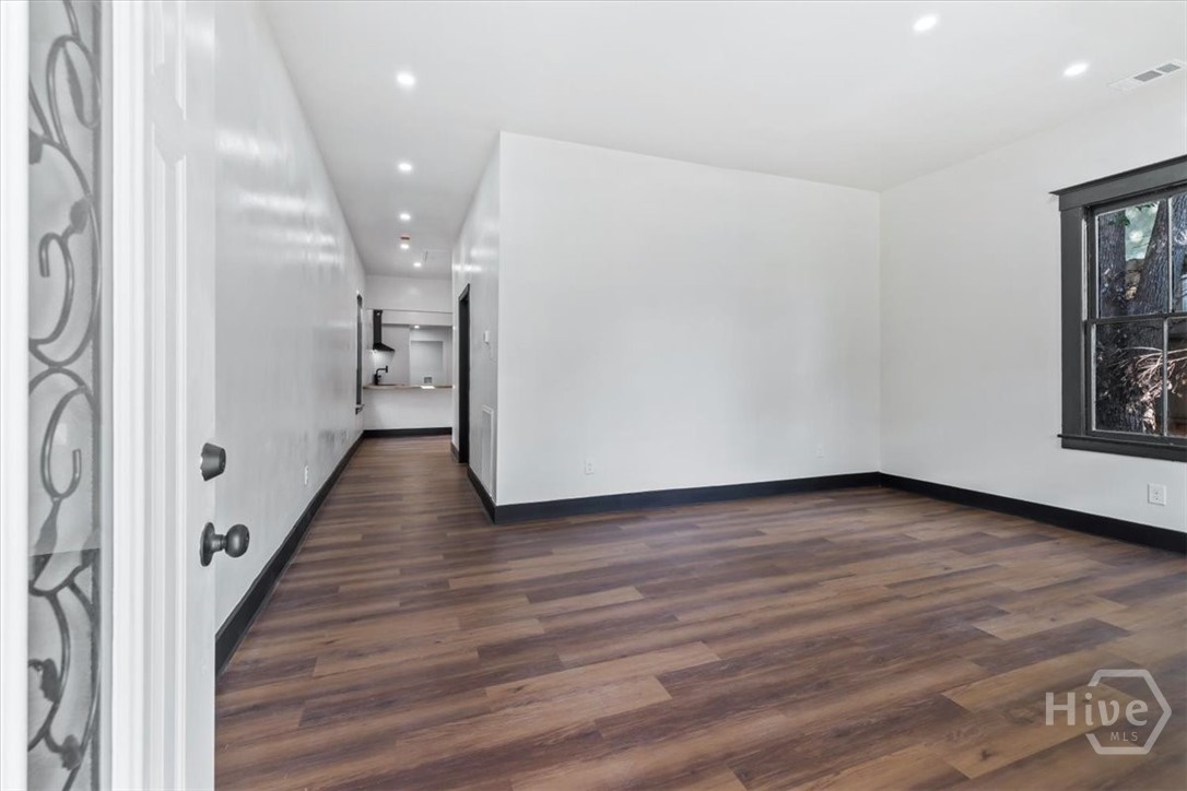 604 W 40th Street Property Photo 5
