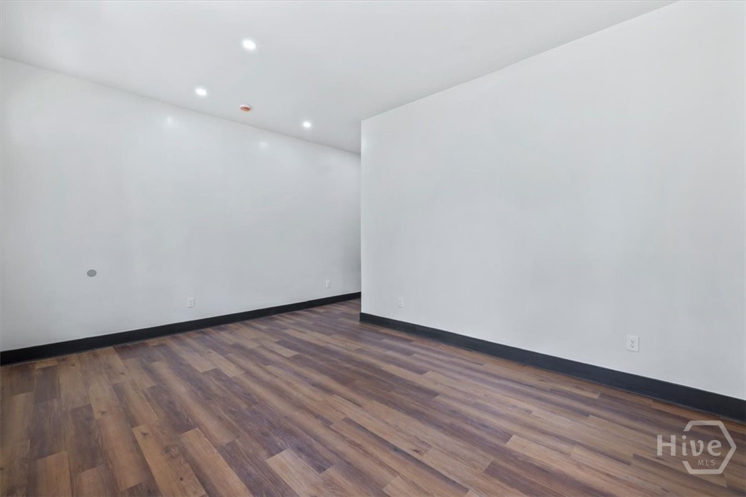 604 W 40th Street Property Photo 24