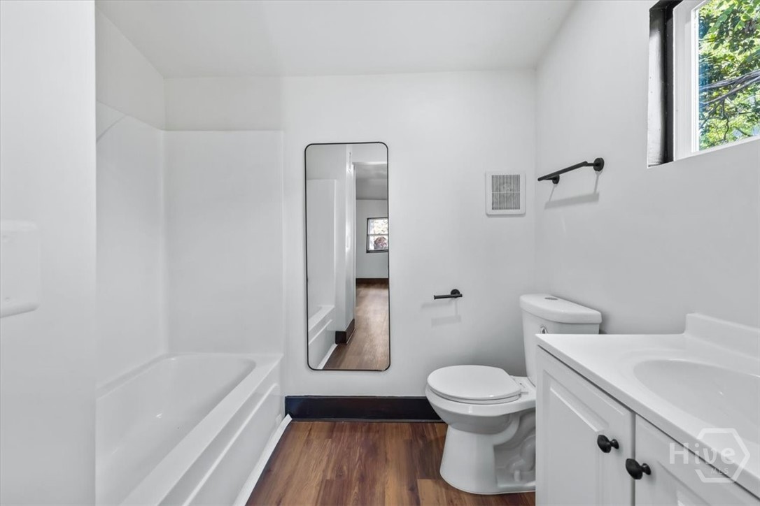 604 W 40th Street Property Photo 25