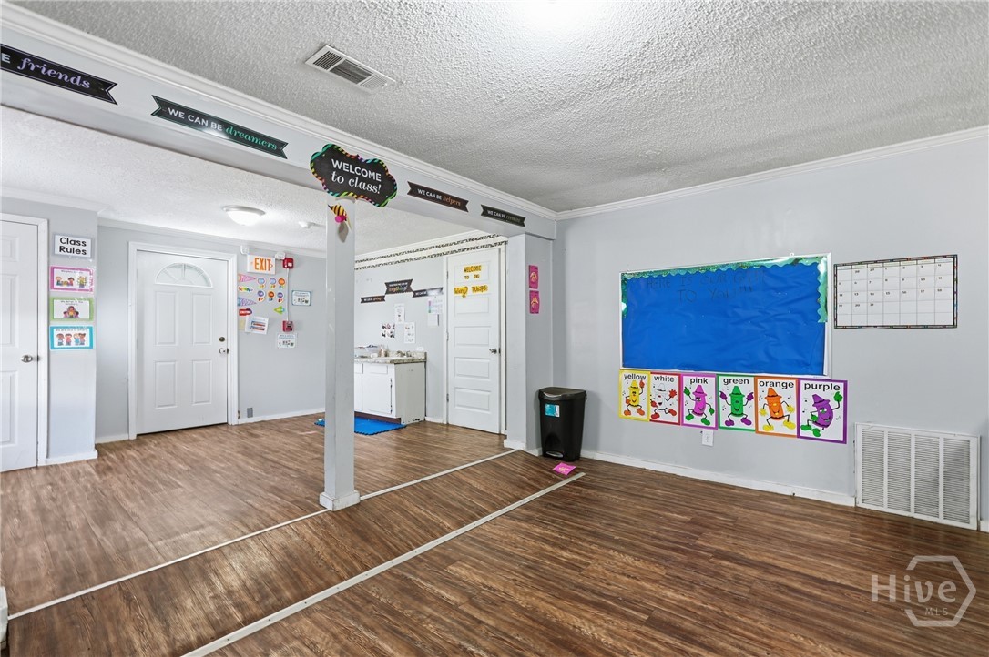 204 Best Street Property Photo 4