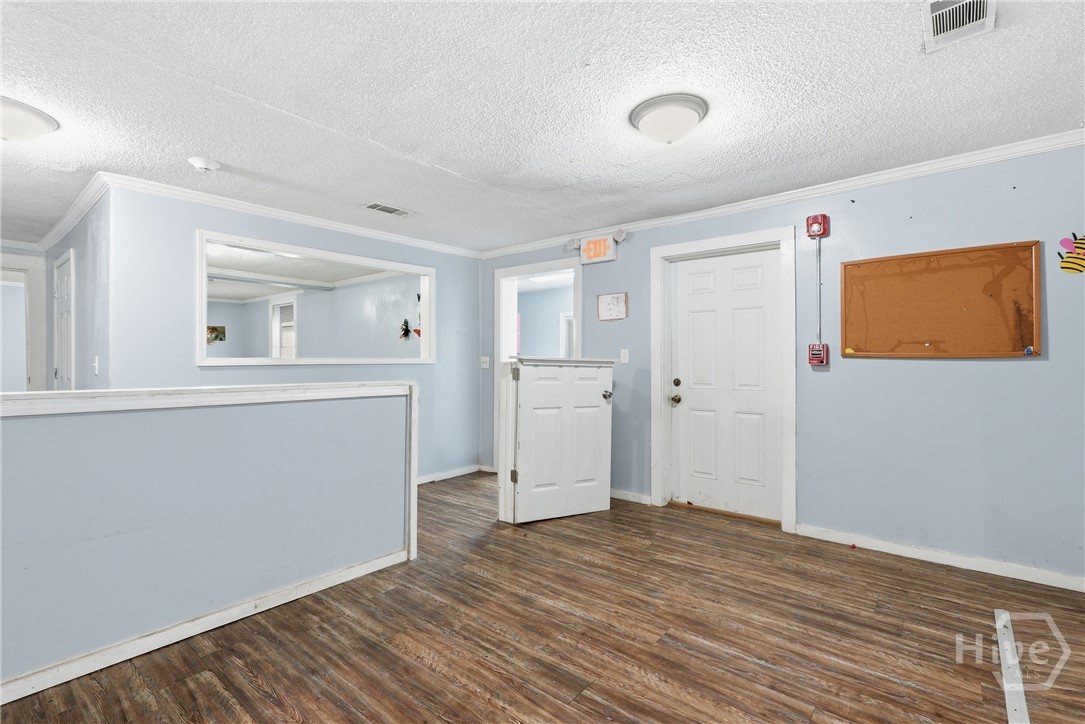 204 Best Street Property Photo 5