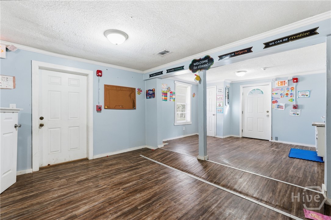 204 Best Street Property Photo 6