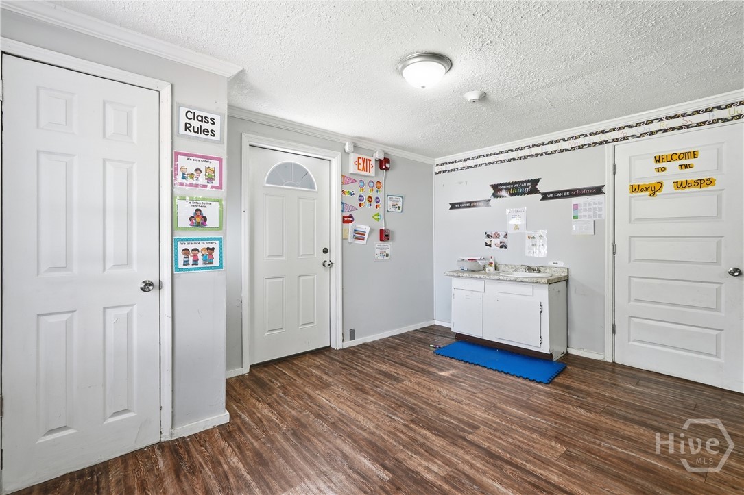 204 Best Street Property Photo 8