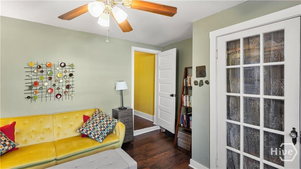 534 E Waldburg Street Property Photo 22