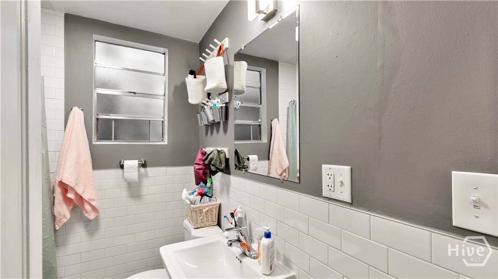 534 E Waldburg Street Property Photo 28
