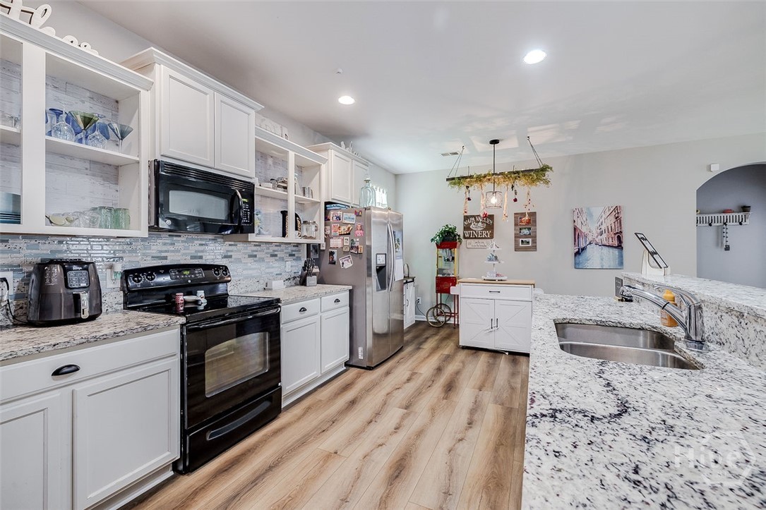 10 Central Park Way Property Photo 18