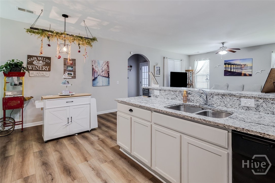10 Central Park Way Property Photo 19