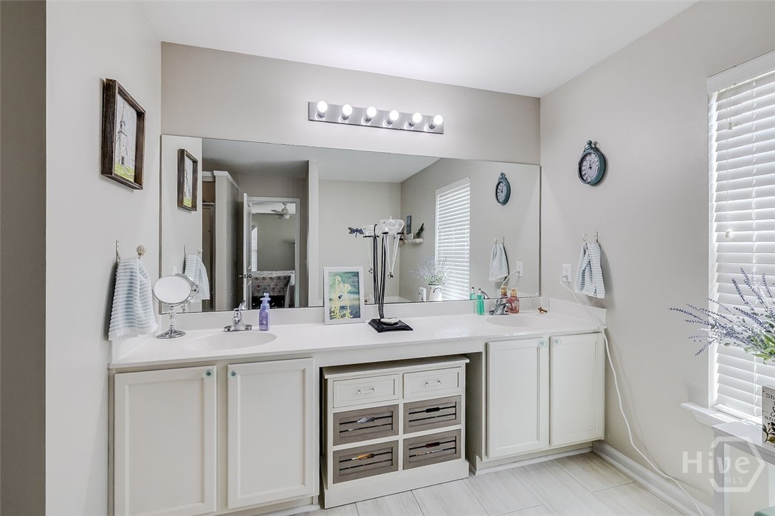10 Central Park Way Property Photo 25