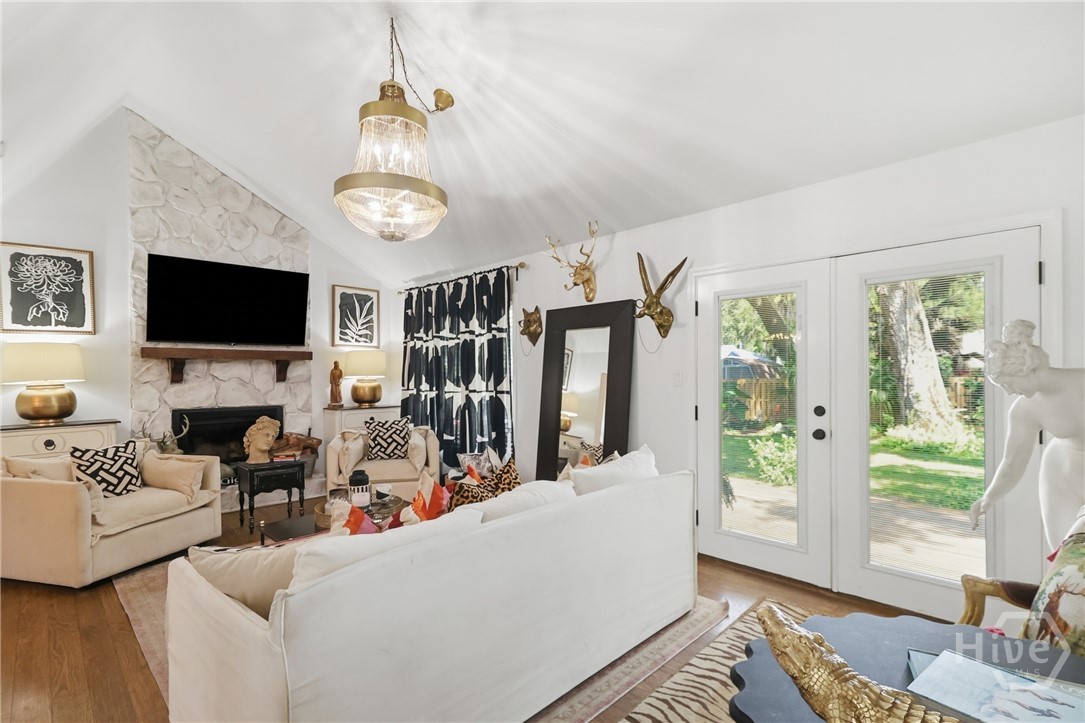 10 Hanging Moss Road Property Photo 4