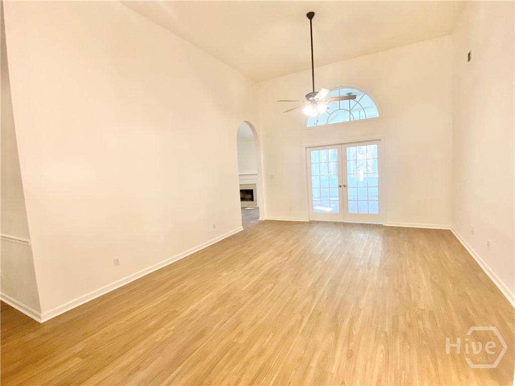 129 Tappan Zee Drive Property Photo 4