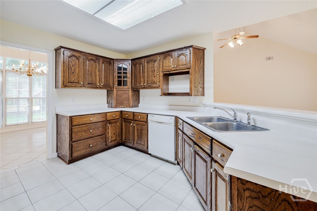 114 Red Bluff Circle Property Photo 7