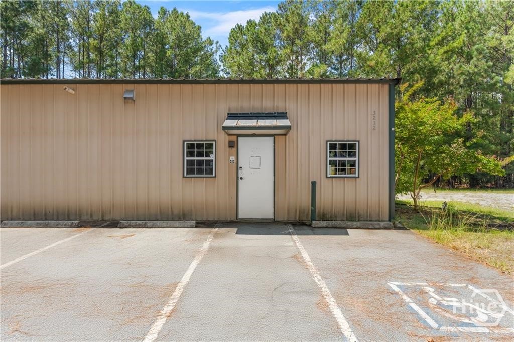 3232 21 Highway Property Photo 1