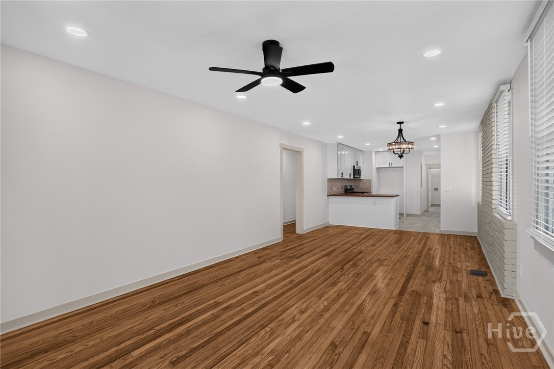 631 W 45th Street Property Photo 10