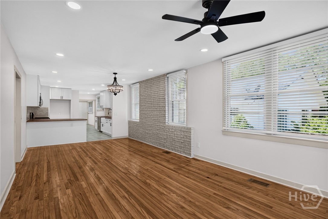 631 W 45th Street Property Photo 12