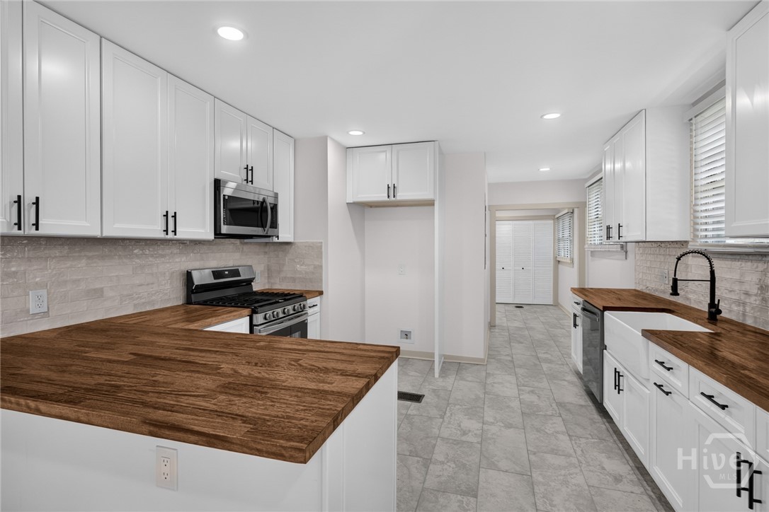 631 W 45th Street Property Photo 17