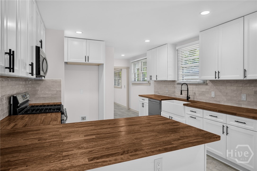 631 W 45th Street Property Photo 18