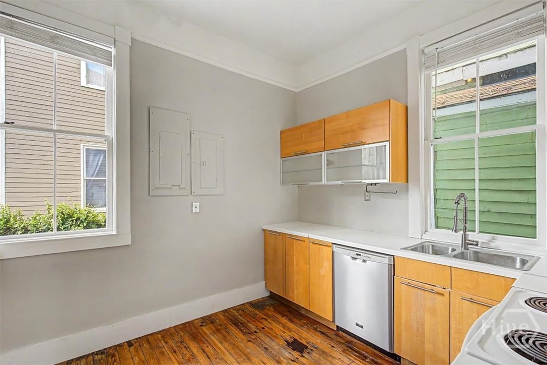 301 W 34th Street Property Photo 20